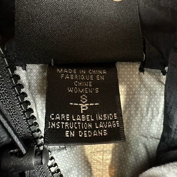 Marmot Jet Black Rain Jacket Foldable Hood Women’s Petite S - Picture 5 of 11